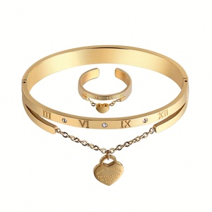 Ensemble de bagues et bracelets avec pendentif cœur chiffres romains, en acier inoxydable doré, bracelet ouvert empilable, bague ouverte élégante pour un usage quotidien - Product Image 1