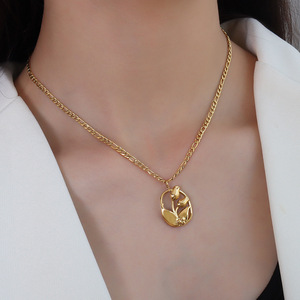 Collier en acier inoxydable plaqué or 18 carats avec pendentif fleur de tulipe de style vintage élégant pour femmes cadeau - Product Image 4