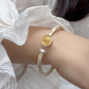 Brazalete Mantra chino <span class=keywords><strong>de</strong></span> seis caracteres grabado para mujer <span class=keywords><strong>Dios</strong></span> amarillo <span class=keywords><strong>de</strong></span> la riqueza <span class=keywords><strong>palabras</strong></span> auspiciosas brazalete para mujer joyería - Product Image 1