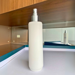 ขวดสเปรย์พลาสติกขนาด400มล. พร้อมฝาปิดด้านบนสำหรับน้ำหอมดูแลเส้นผมและน้ำยาทำความสะอาดใบหน้ารูปทรงกระบอก - Product Image 1