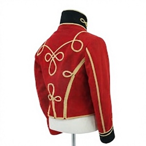 Chaqueta Roja Vintage Casual para Hombre, Uniforme Histórico, Abrigo para Actuaciones Escénicas, Cuello Alto, Logotipo Frontal, Servicio OEM Personalizado - Product Image 2