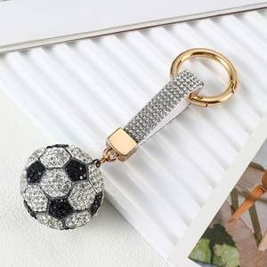 Al por mayor: Colgante de llavero con incrustaciones de diamantes, multicolor, personalizado, colgante para bolso de fútbol, llaveros de fútbol con brillo y dijes - Product Image 3