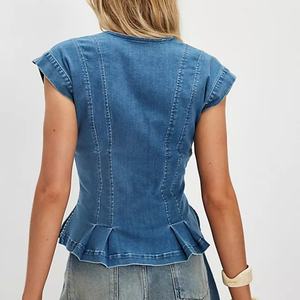 Chemise en jean vintage délavée à col en V et manches courtes pour femme, élégante, avec boutons, collection 2025 - Product Image 3