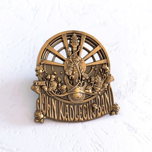 Personnalisé 3D badge die frappé or antique broche épinglette souvenir aucun MOQ de haute qualité - Product Image 3