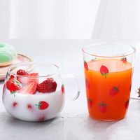 Conception personnalisée Tasse en verre transparent avec couvercle et paille Gobelet en verre tasse à café glacé avec impression fraise