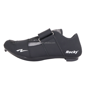 Chaussures de cyclisme sur route, nouvelle conception OEM, logo personnalisé, couleur noire, dessus en mesh respirant, semelle en nylon TPU durable, entraînement sportif. - Product Image 1