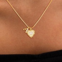 SA Bestseller Pendentifs Lettres Cœur Style Européen et Américain, Micro-incrustés, Plaqué Or Véritable, Collier Lettre en Laiton et Zircon