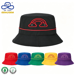 Cappello a Secchiello Nero Personalizzato con Stampa Arcobaleno e Bordi Rossi, Cappello da Sole Casual per Esterni - Product Image 1