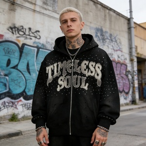 <span class=keywords><strong>Felpa</strong></span> <span class=keywords><strong>con</strong></span> <span class=keywords><strong>Cappuccio</strong></span> <span class=keywords><strong>Nera</strong></span> da Uomo <span class=keywords><strong>con</strong></span> Ricamo Patchwork ed Effetto Vernice Schizzata <span class=keywords><strong>con</strong></span> Strass per uno Stile Streetwear Audace ed Elegante - Product Image 2