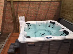 Nuevo diseño de acrílico bañera de hidromasaje al aire libre Hydro Spa con bajo precio de masaje bañera de hidromasaje