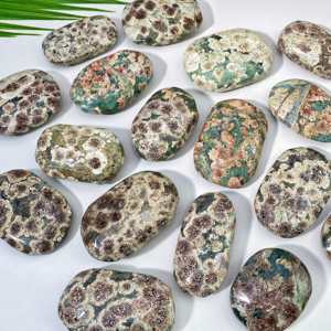 Vente en gros de cristaux de guérison de haute qualité, artisanat en agate de cerisier vert naturel, sculpture pour cadeaux de la Saint-Valentin - Product Image 5