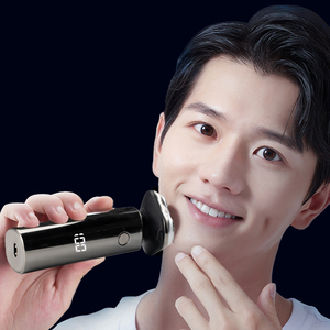 Afeitadora 4 en 1 IPX6 Resistente al Agua, Recargable por USB, con Triple Cuchilla Rotatoria para Barba, para Uso Doméstico y en Hoteles, Diseño Impermeable IPX6 - Product Image 3