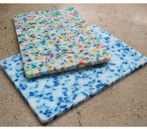 لوح تقطيع بلاستيكي مربع الشكل من مادة UHMWPE الملونة الصالحة للطعام، مصنوعة من مواد معاد تدويرها، بسعر الجملة من مصنع STR - Product Image 3