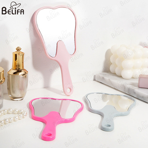 Nuovo Logo personalizzato Multi funzione a forma di dente cosmetico specchio portatile in plastica specchietti dentali con manico - Product Image 1
