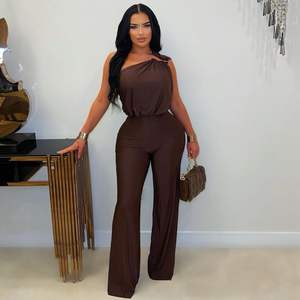 จั๊มสูทแบบไหล่เดียวสำหรับผู้หญิง รุ่นคัสตอม 2026 เอวสูง ผ้าเครป จับจีบ แต่งระบาย ชุดออกงาน แขนยาว ชุดเดรสแบบชิ้นเดียวสำหรับผู้หญิง - Product Image 3