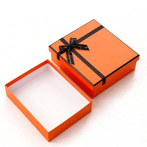Scatole regalo in cartone con coperchio quadrato e base personalizzate per scarpe e vestiti - Product Image 1