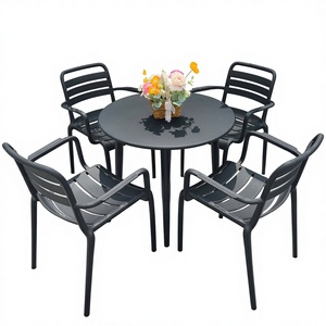 Ensemble de table et chaises de <span class=keywords><strong>bistrot</strong></span> pliantes en plastique pour l'extérieur, meubles de jardin compacts et économiseurs d'espace, ensemble de patio au design minimaliste et moderne - Product Image 1