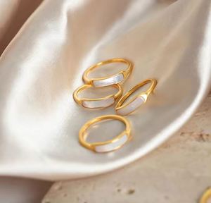 แหวนเปลือกหอยมุกสีขาวสไตล์วินเทจแหวนแบบเรียงซ้อนทำจากสเตนเลสสตีล18ชุบทอง - Product Image 6