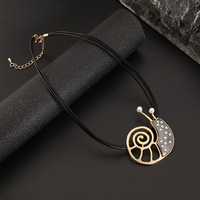 Collier tendance vintage ajouré en alliage pour femme avec pendentif escargot, chaîne courte pour clavicule, idéal pour le quotidien et les fêtes, cadeau parfait