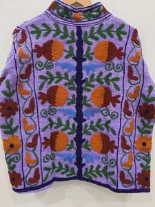 เสื้อแจ็คเก็ตสั้นปักลายสัตว์สไตล์ซูซานี งานแฮนด์เมดจากอินเดีย ยี่ห้อ TNT สำหรับผู้หญิงและผู้ชาย สไตล์โบโฮ เป็นมิตรกับสิ่งแวดล้อม ระบายอากาศได้ดี เหมาะสำหรับฤดูหนาว สินค้าจากร้านบูติก - Product Image 3