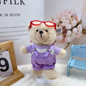 Teddy Island Teddy Bears - Poupée en peluche tendance avec tenues à thème salopette en jean/violet/kaki et lunettes - Product Image 4