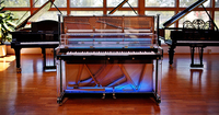 Piano vertical en plexiglas