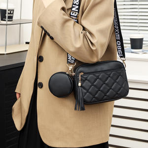 Petit sac carré pour femme et enfant, tendance transfrontalière automne 2024, en PU, fermeture éclair, motif losanges, pompon - Product Image 3