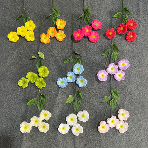 Fleur artificielle en soie Yixuan, Ranunculus à quatre têtes, décoration de mariage, arrangement floral nordique - Product Image 2