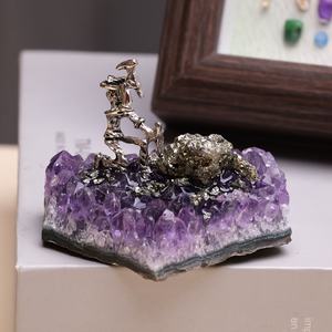Venta al por mayor CrystalHola: Adorno de estatua de minero con racimo de amatista, hecho a mano, de moda, de piedra en bruto, decorativo para el hogar y escritorio, ideal para festividades. - Product Image 3