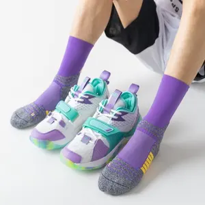 Quentin Custom Made Athletic Sports Cotton Crew Grip Socks With Custom Logo Professional Basketball Socks Manufacturer