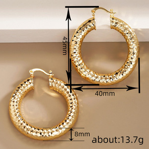 Orecchini a Cerchio Chunky per Donne, Design con Motivo a Diamante, Gioielli di Moda Unici e Distintivi - Product Image 4