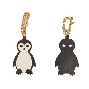Creative PU <b>leather</b> penguin <b>keychain</b>, cute clothing accessory, <b>keychain</b> for students, office workers, and bag charms. - Product Image 4
