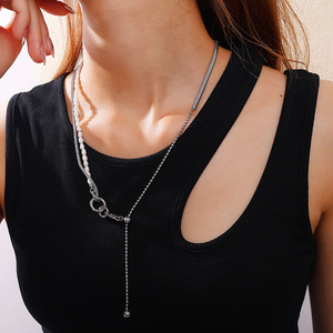 สร้อยคอไข่มุกน้ำจืดสองชั้น สร้อยคอเหล็กกล้าไร้สนิมสำหรับผู้หญิง เครื่องประดับสำหรับงานปาร์ตี้ ดีไซน์ไม่สมมาตร - Product Image 4
