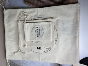 Pochette à cordon en toile de coton biologique double épaisseur, impression sérigraphique personnalisée, pour sac à main ou chaussures - Product Image 4