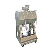 Machine de remplissage liquide à 4 têtes linéaire à petite gravité pour vin whisky eau pure bouteilles de jus d'alcool pour animaux de compagnie matériau en verre plastique