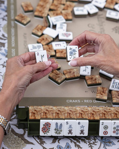 Nouvel ensemble de tuiles de mahjong de luxe 2026 en cèdre Hinoki marbré olive, Mahjong Row Co French <span class=keywords><strong>Bulldog</strong></span> Jokers, 160 pièces en acrylique - Product Image 4