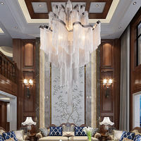 Lobby d'hôtel grand projet luxe grandes lumières art nordique artisanat métal aluminium chaîne lustre suspension