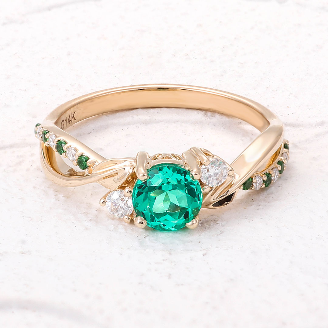 Anillo de esmeralda de laboratorio de oro de 14 quilates