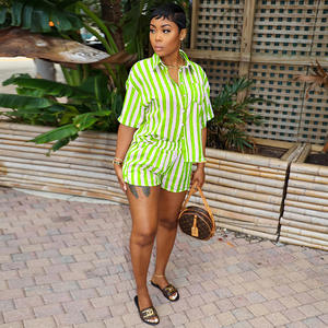 Ensemble deux pièces d'été pour femmes au-dessus du genou haut court et short de butin tenues de vacances en dentelle hawaïenne imprimé rayé Technique lavée - Product Image 6