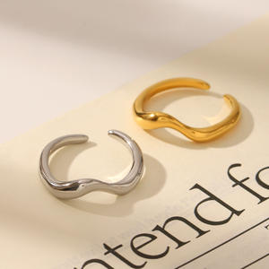 KITI Minimalistische Golfvormige Gouden Ringen PVD 18K Goud Verguld Roestvrij Staal Niet-Aanslaande Elegante Open Ringen - Product Image 6