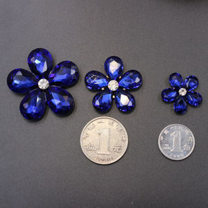 Lan Guang damla şekli <span class=keywords><strong>Protein</strong></span> beş Petal çiçek cam kristal Rhinestones DIY ayakkabı çiçek dekorasyonu aksesuarları - Product Image 2