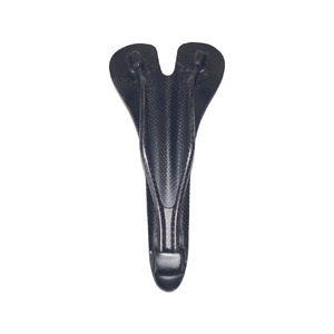 Sillín de Bicicleta Ergonómico de Fibra de <span class=keywords><strong>Carbono</strong></span> 3K, 5mm de Grosor, Diseño Hueco y Transpirable, Ligero para Bicicletas de <span class=keywords><strong>Carretera</strong></span>, MTB y Carreras - Product Image 3