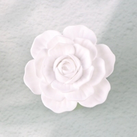 Diffuseur de parfum d'ambiance en céramique bleue de luxe 150 ml, fait main, avec fleur de rose en porcelaine, pour huiles essentielles et aromathérapie