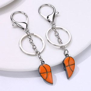 Llavero <span class=keywords><strong>de</strong></span> Pareja con Diseño Deportivo Creativo en Forma <span class=keywords><strong>de</strong></span> Corazón, Llavero Magnético <span class=keywords><strong>de</strong></span> Baloncesto <span class=keywords><strong>de</strong></span> Dibujos Animados para <span class=keywords><strong>Mi</strong></span> Hijo - Product Image 3