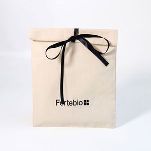 Sac cadeau en coton naturel écologique, durable et doux, avec logo personnalisé imprimé en sérigraphie, avec cordon en nœud, essentiel pour les vêtements - Product Image 6