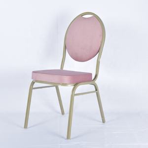 Vente en gros de chaises de restaurant empilables dorées, métalliques, fer et acier avec tissu en velours - Product Image 6