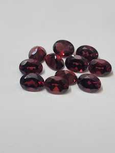 Pierre précieuse naturelle grenat ovale taille 6x8 mm en vrac |   Pierre de grenat rouge facettée pour la fabrication de bijoux |   Fournisseur en gros de pierres précieuses - Product Image 2