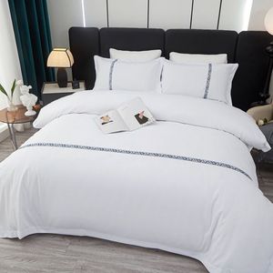 Blanco 120gsm Color sólido Poliéster Bordado Edredón Funda nórdica 3 Estrellas Hotel Juego de cama Proveedor - Product Image 2