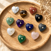 Pendentif Cœur en Pierre Naturelle, Pierres Précieuses Couleurs Assorties, Centre en Cristal, Bélière Dorée, Bijoux Plaqué Or Poli pour Fabrication de Cadeaux