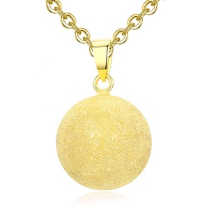 Joyería chapada en oro hipoalergénica de buena calidad, colgante de Bola de armonía de diseño Simple, collar de bola redonda dorada para mujer - Product Image 1